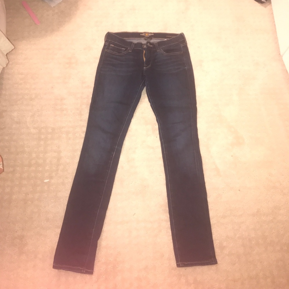 Size 2/26 Charlie Skinny jeans. Medium blue wash.