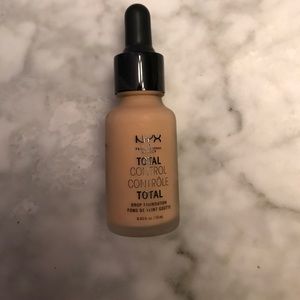 SOLD ON MERC -NYX total drop control in Buff