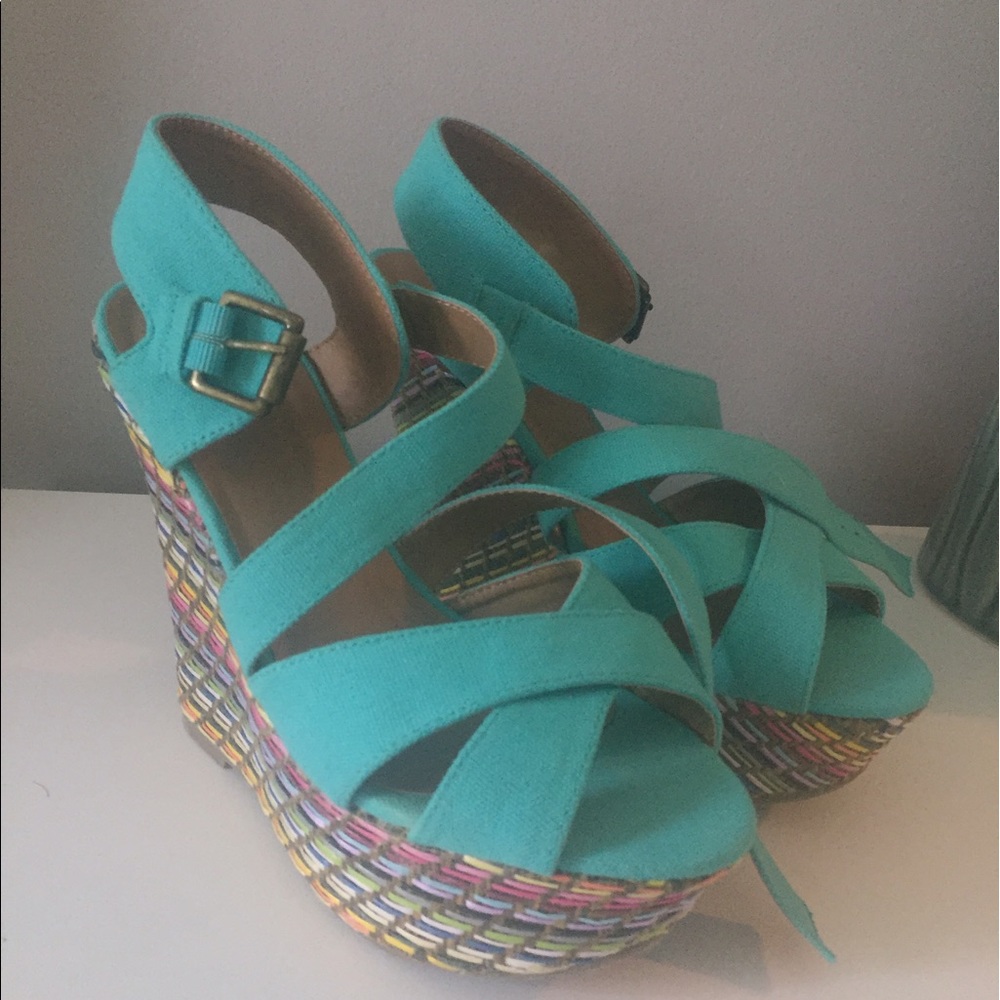 Woman shoes asking $25