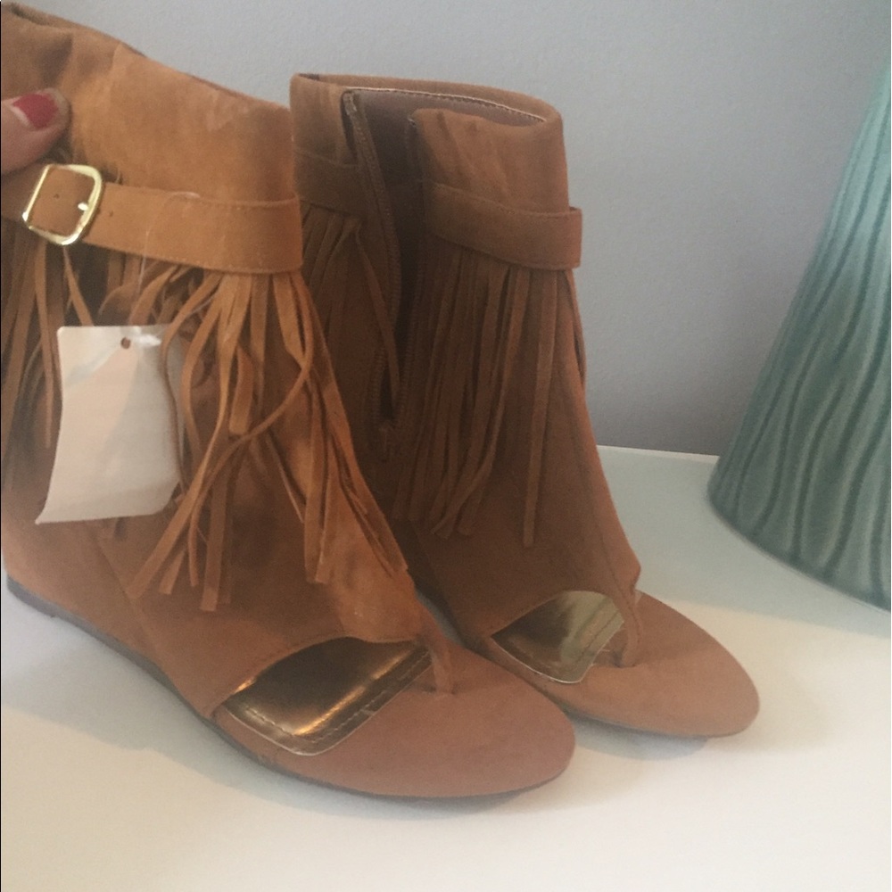 Woman shoes asking $40