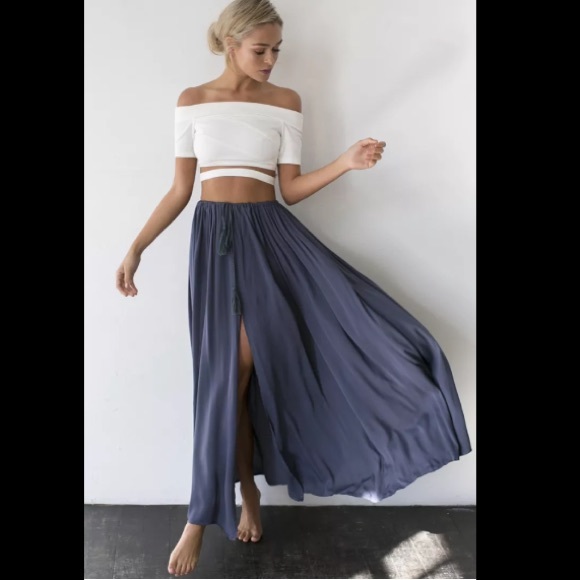 Dresses & Skirts - ✨🍂CLEAR OUT SALE🍂✨High waisted blue slit skirt
