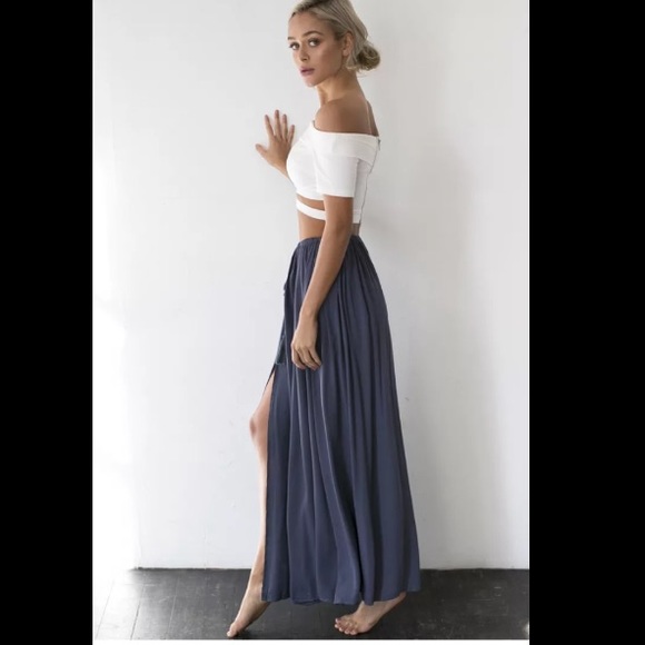 ✨🍂CLEAR OUT SALE🍂✨High waisted blue slit skirt - Picture 2 of 4