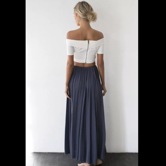 ✨🍂CLEAR OUT SALE🍂✨High waisted blue slit skirt - Picture 3 of 4