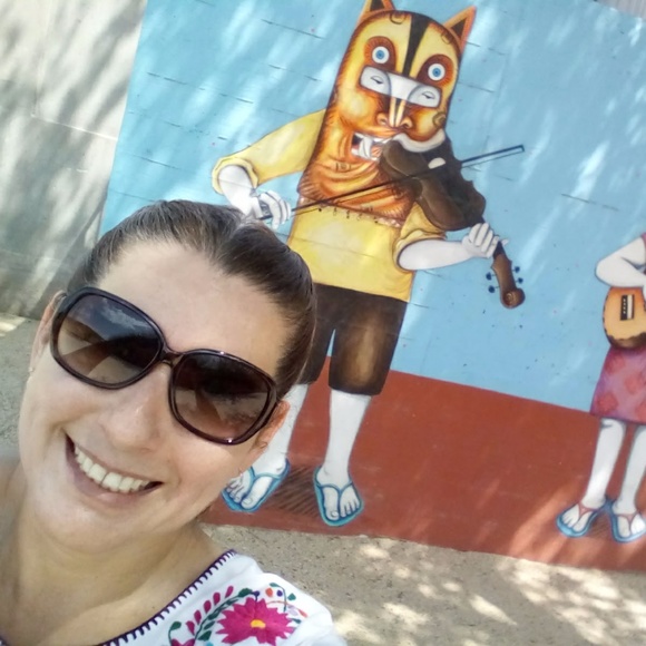 Meet your Posher, Claudia - Picture 3 of 4