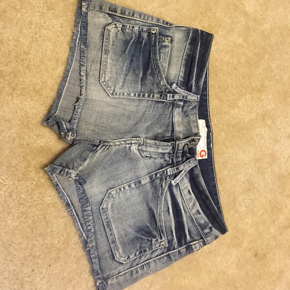 FINAL PRICE: Guess jean shorts, size 25