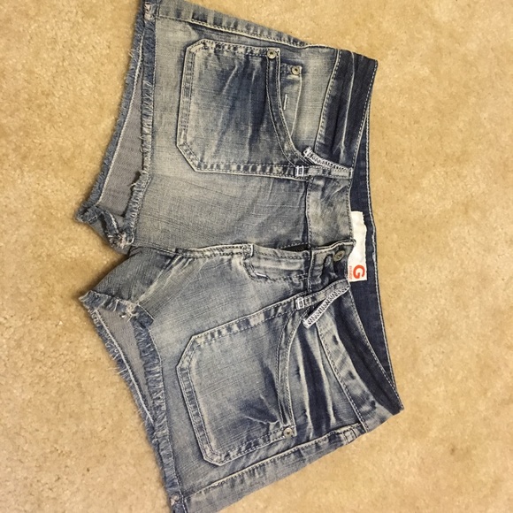 FINAL PRICE: Guess jean shorts, size 25 - Picture 1 of 3