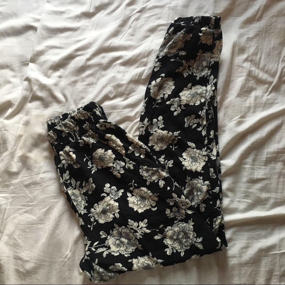 ❌SOLD❌ Brandy Melville Floral Joggers