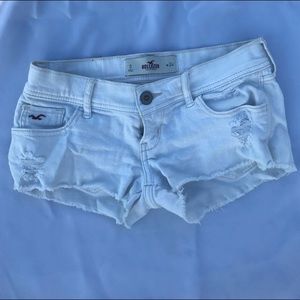 🔥 White Hollister Shorts 🔥