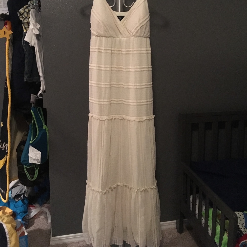 Ronni Nicole cream lace maxi dress
