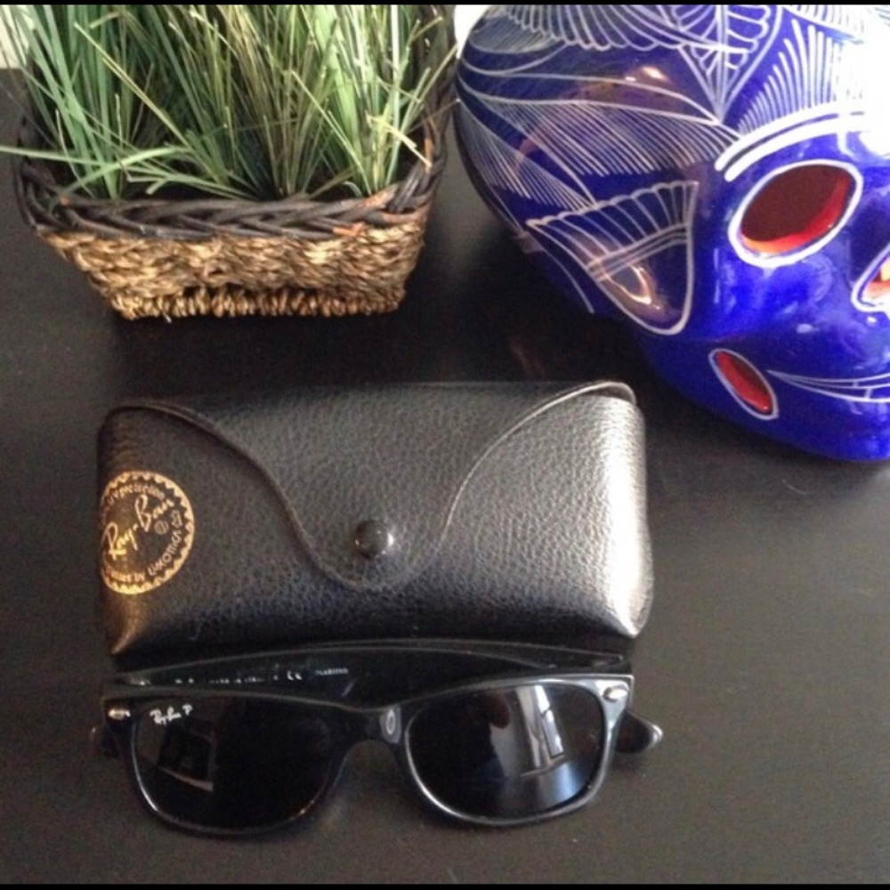 RAYBANS Black Polarized Wayfarer Sunglasses