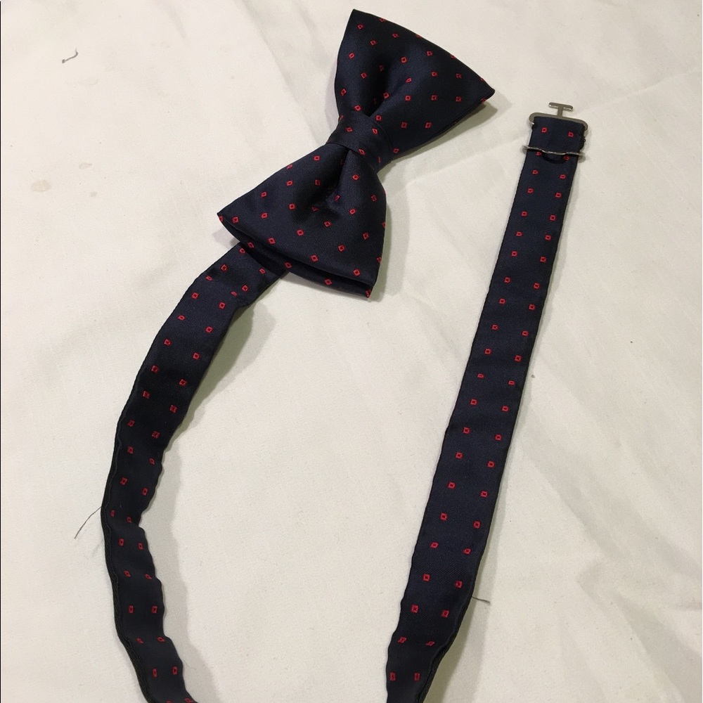 Bow tie . - Picture 3 of 3