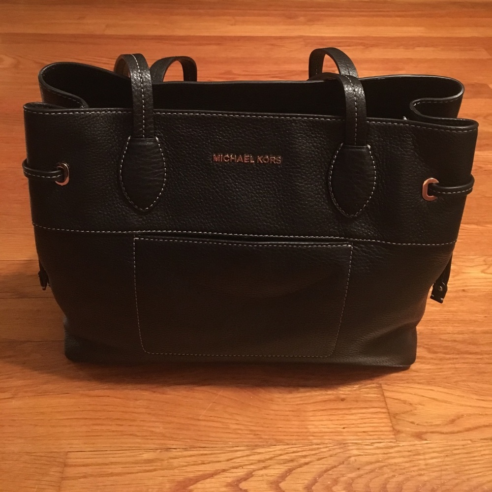NWT Michael Kors Mae Black Pebble Leather Tote