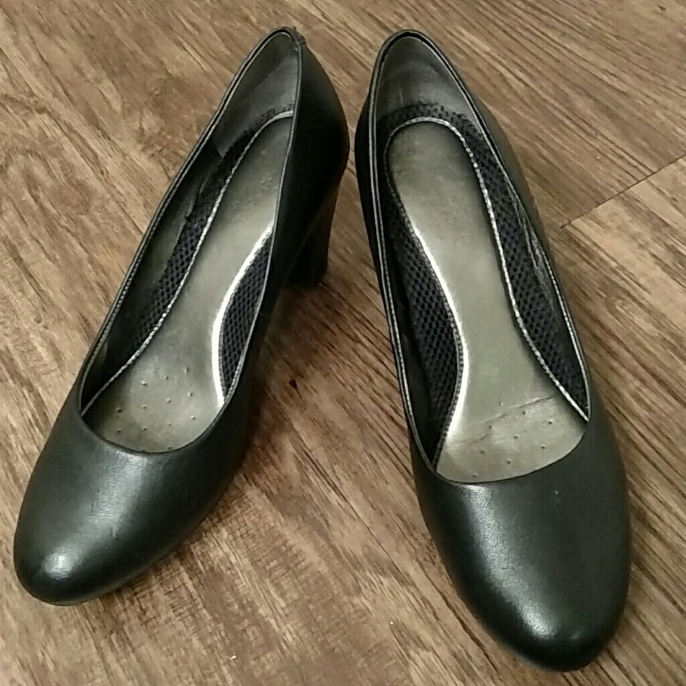 Easy spirit pumps