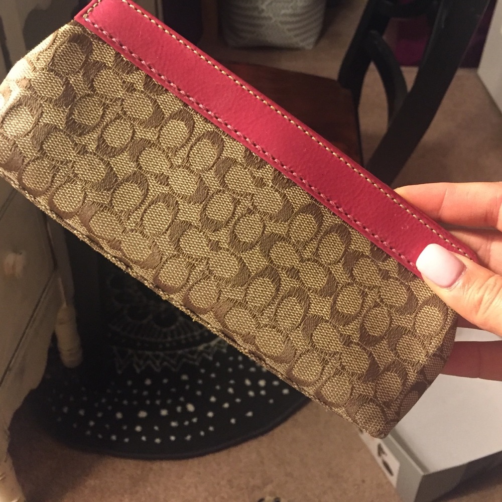 Coach glasses holder