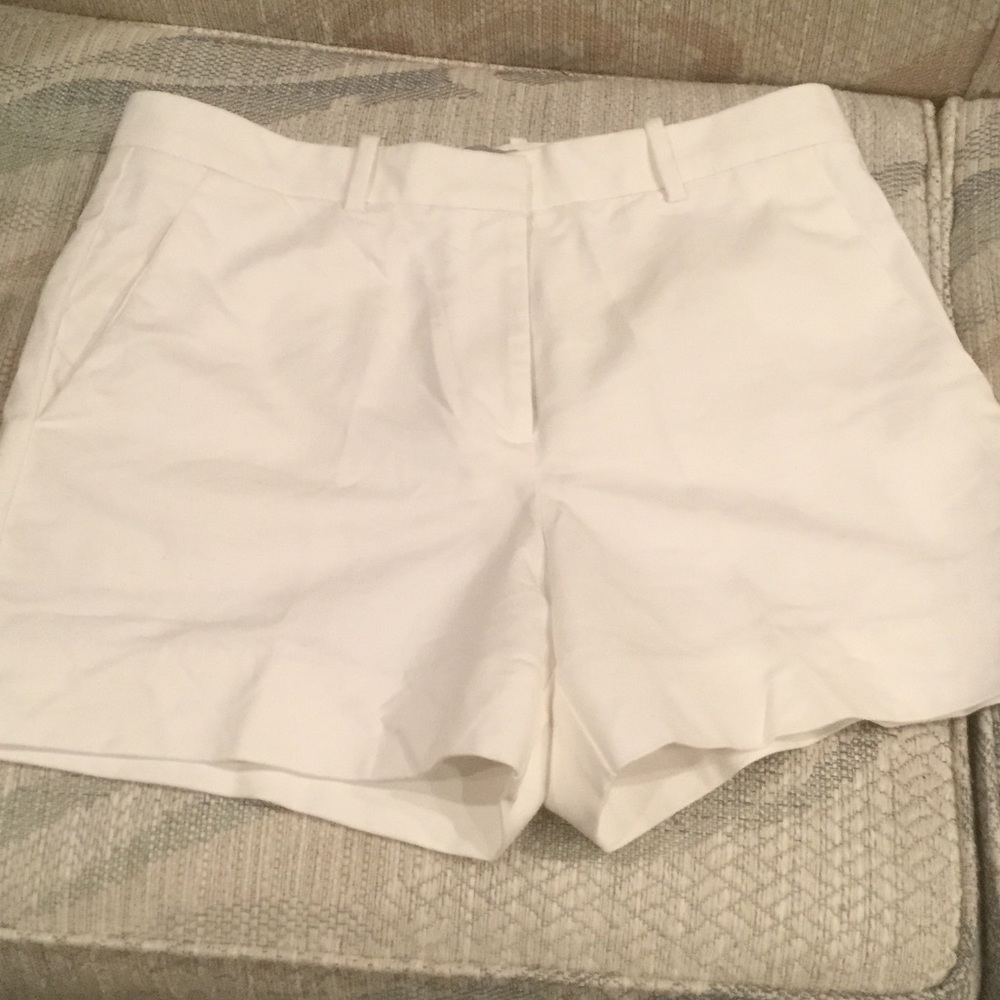 Gap white Tailored shorts sz 6