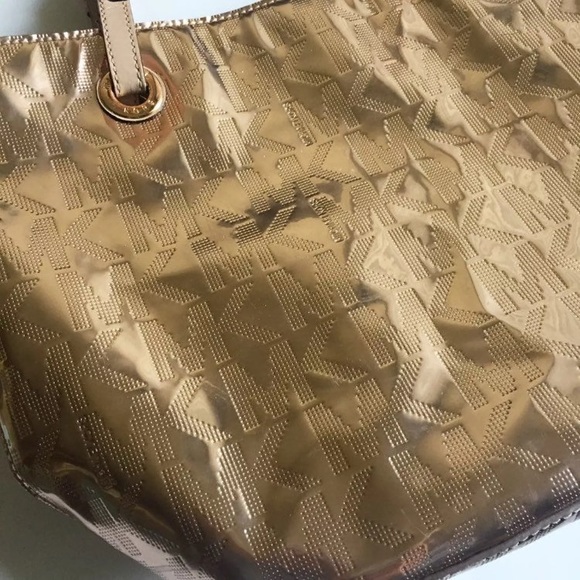 SOLD ✅ Michael Kors Rose Gold Monogram Handbag - Picture 2 of 4