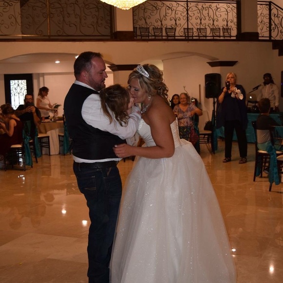 Meet your Posher, Stephanie - Picture 4 of 8