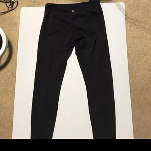 Lululemon Wunder under all black size 6!