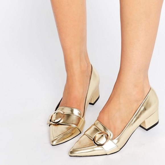 Shoes - NWOT SALMA Pointed Loafers