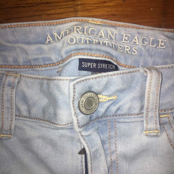 american eagle light wash ripped jeans - Picture 3 of 3