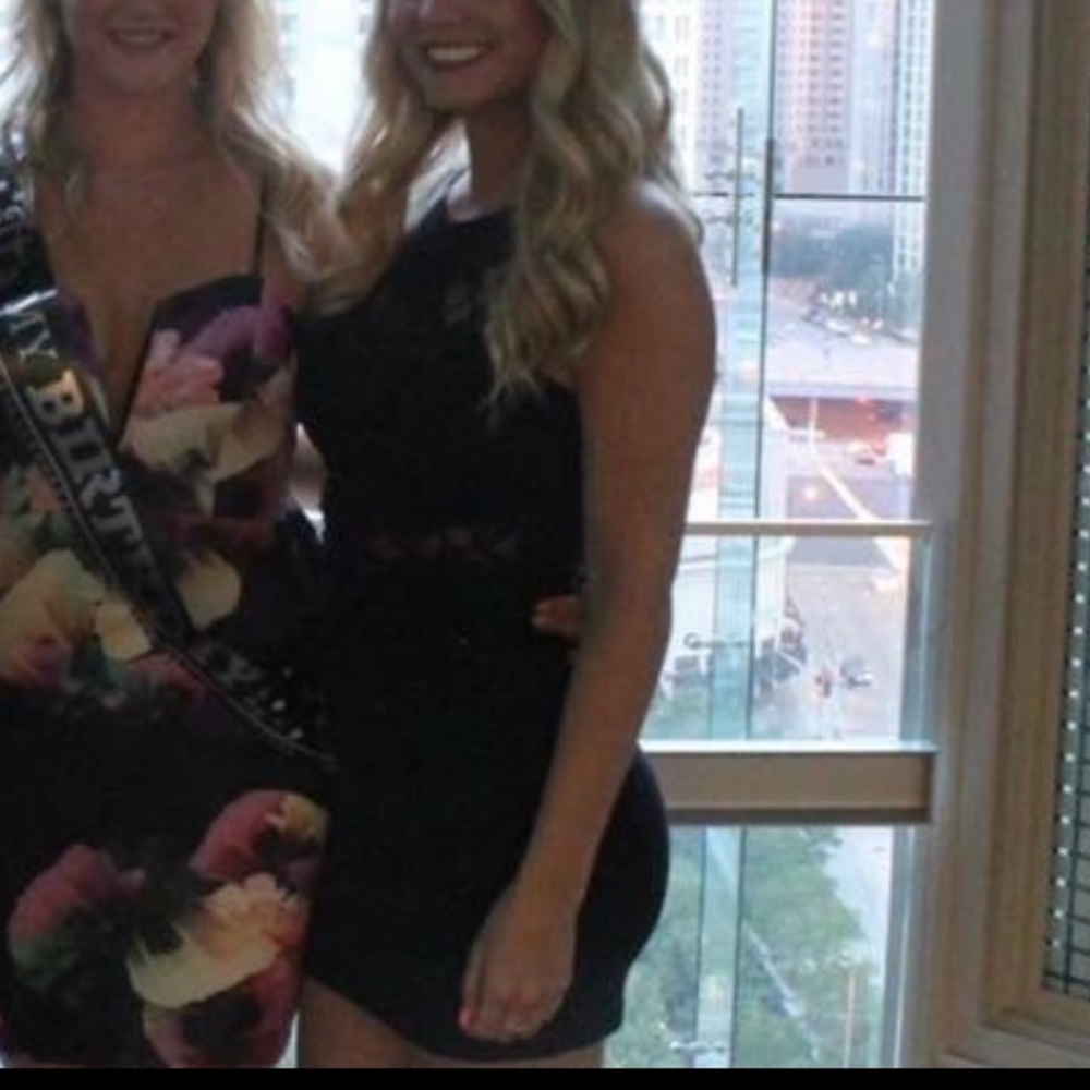 ❌ SOLD! Black Dress with Lace - Picture 3 of 7