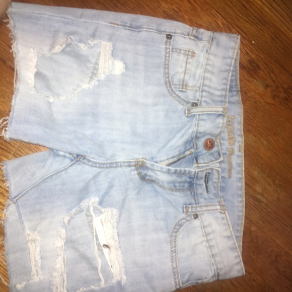 lightwash ripped shorts - Picture 1 of 2