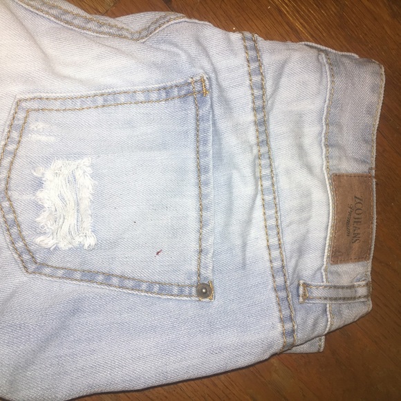 lightwash ripped shorts - Picture 2 of 2