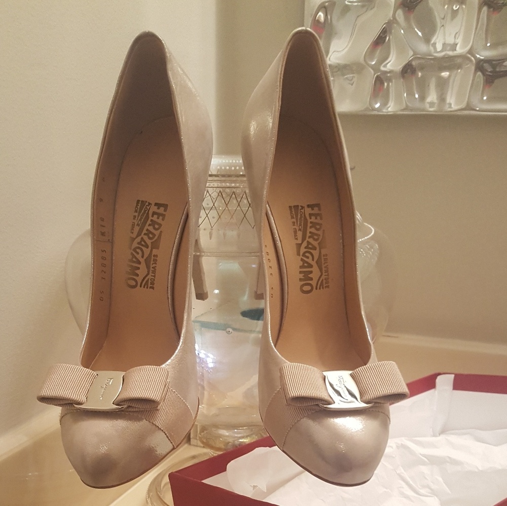 Authentic Cortec Nabuck Cal high Ferragamo Heel