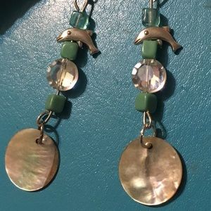 🆕 🐬 Beautiful Dolphin Shell Earrings