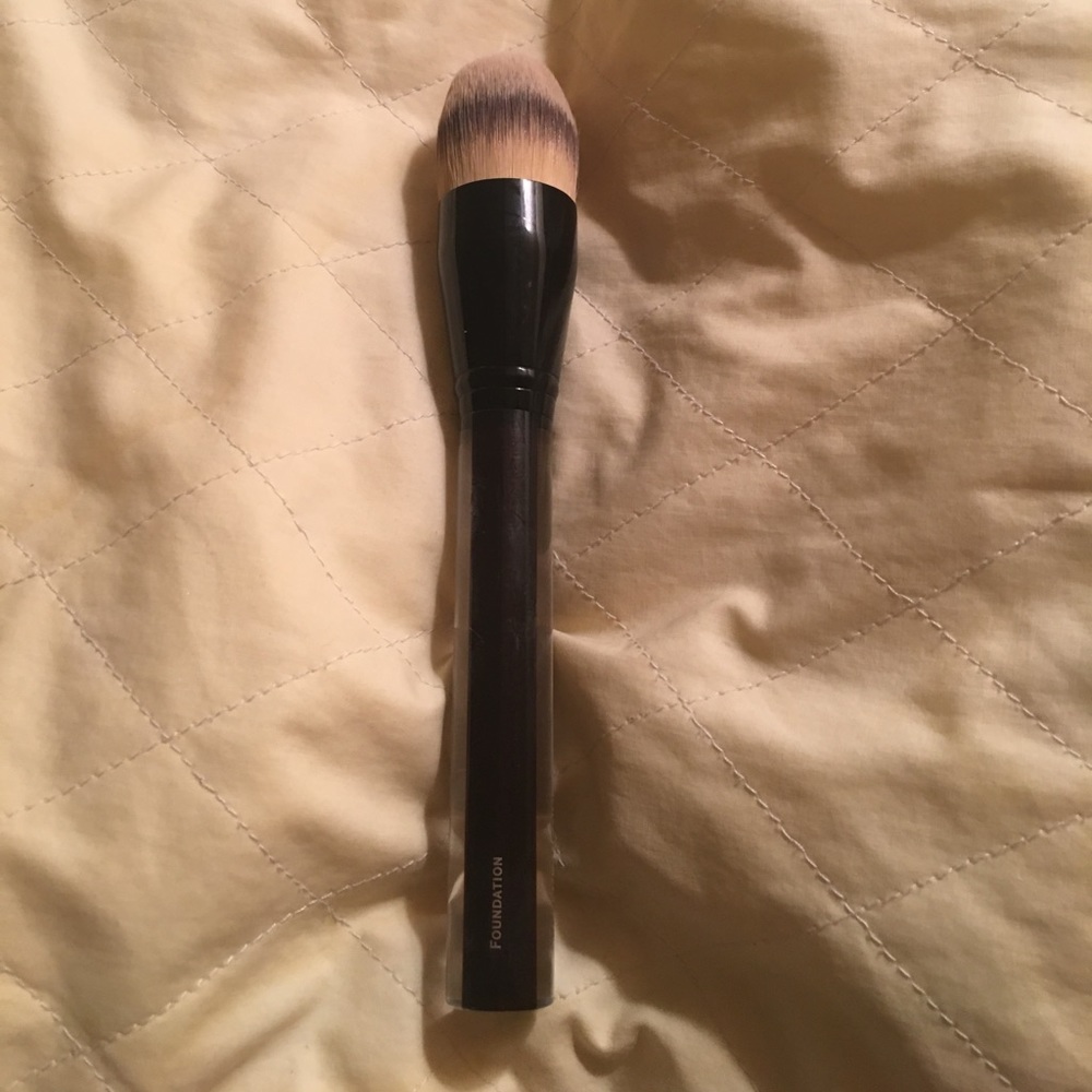 Kevyn Aucoin Foundation Brush
