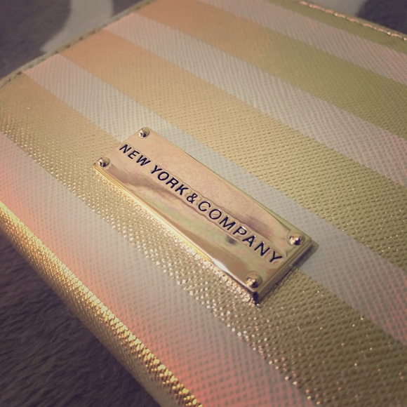 New York & Company Striped KeyChain Wallet - Picture 1 of 4
