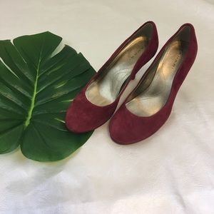 Tahari Maroon Suede Colette Heels Size 7