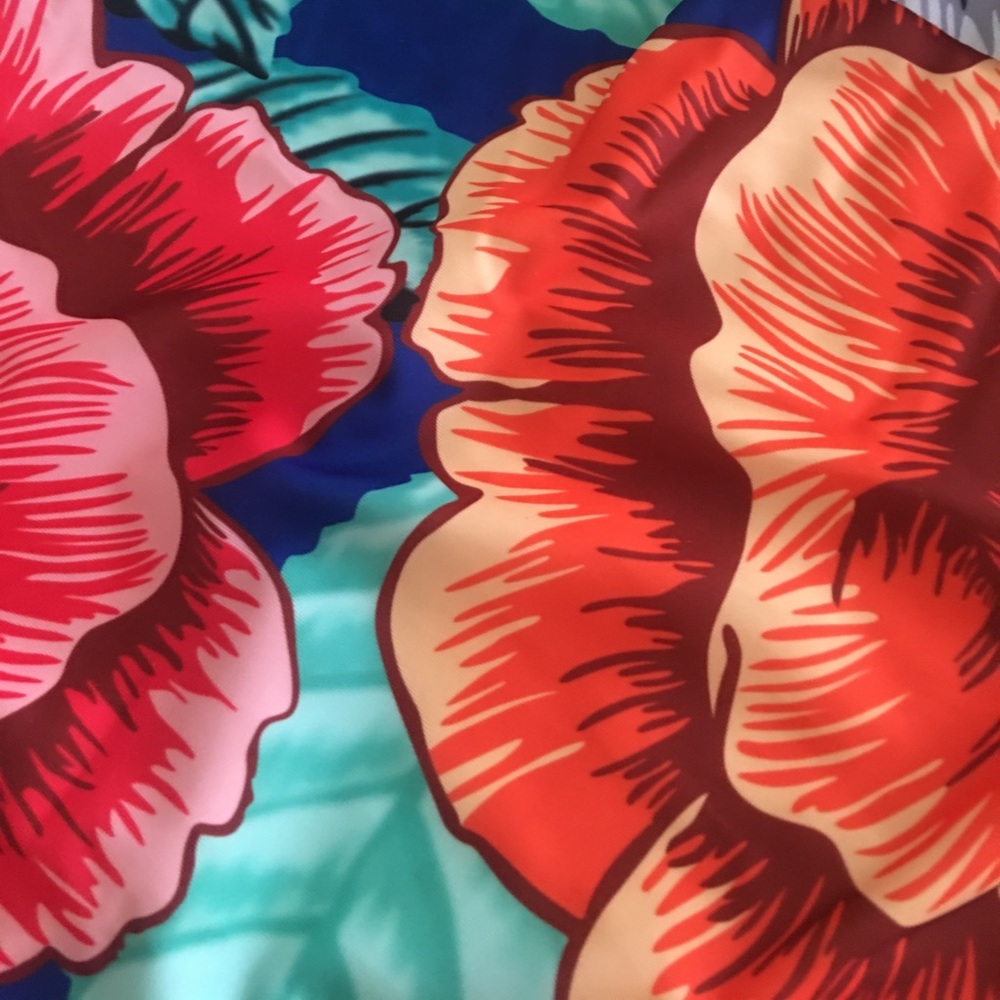 ✨HP!✨🌺Off The Shoulder Floral Swimsuit🌺 - Picture 7 of 8