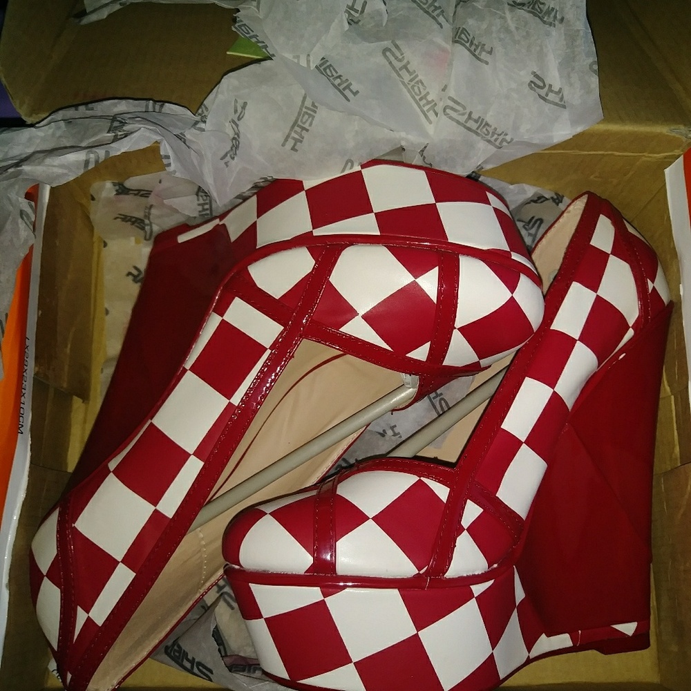 NEW! RED & WHITE CHECKERED PLATFORM WEDGES