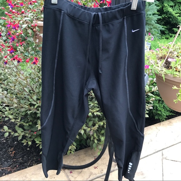 Nike Black Dri-Fit Capris Athletic Pants - Picture 2 of 8