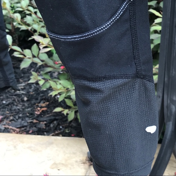Nike Black Dri-Fit Capris Athletic Pants - Picture 4 of 8