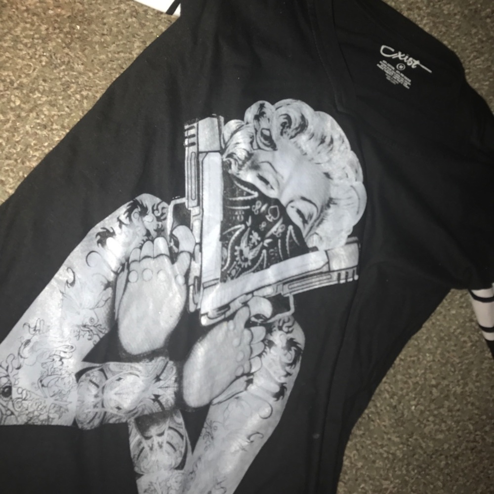 Bad ass Marilyn Monroe shirt !
