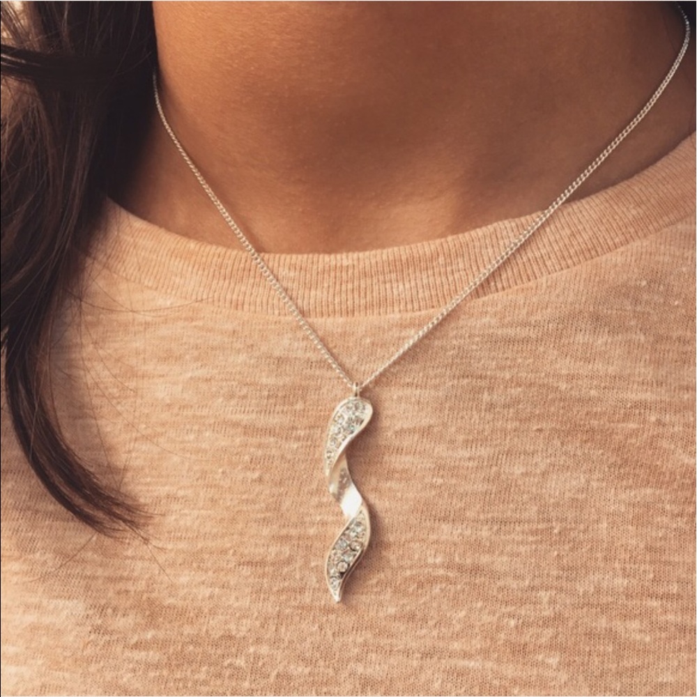 🎈Sale🎈Spiral Silver plated pendant & Necklace ☀️