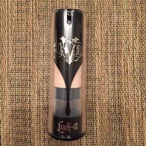 Kat Von D Lock It foundation Light 42 Neutral