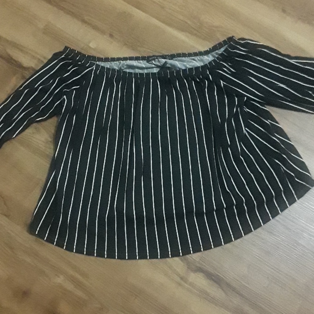 Black and white shoulder top