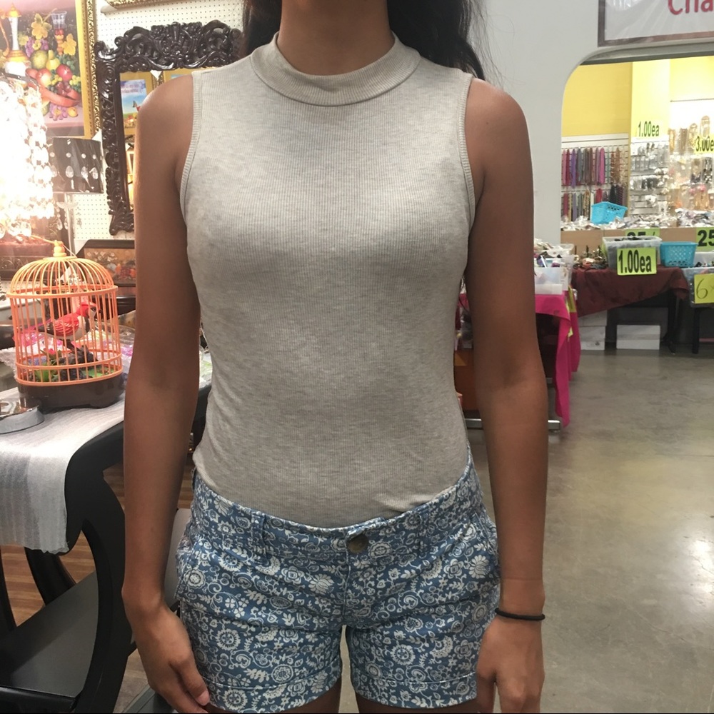 NWT: Francesca's Beige/Gray Sleeveless Turtle Neck