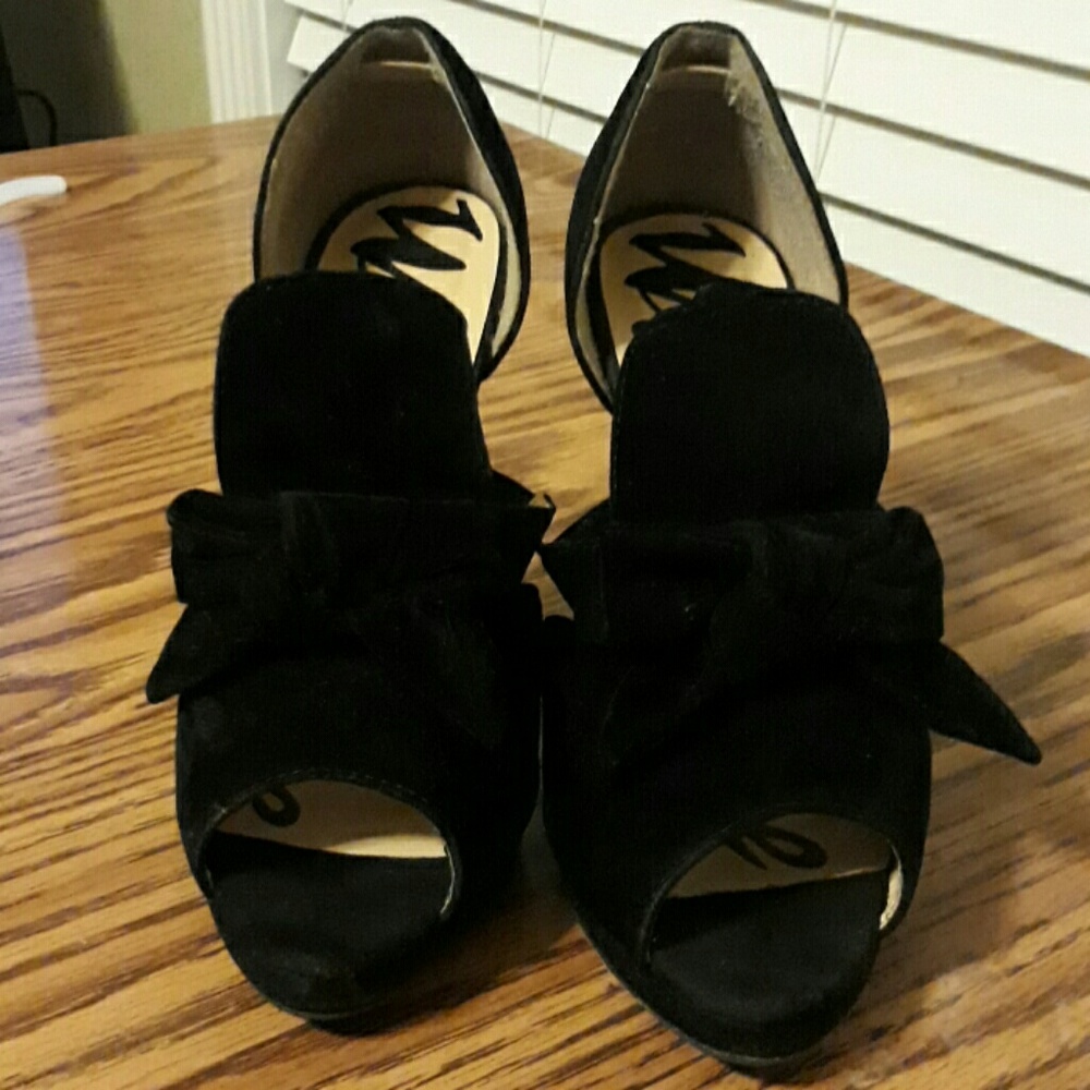 Black High Heels W/Bow Front