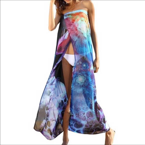 Beautiful swim coverup - Picture 2 of 8