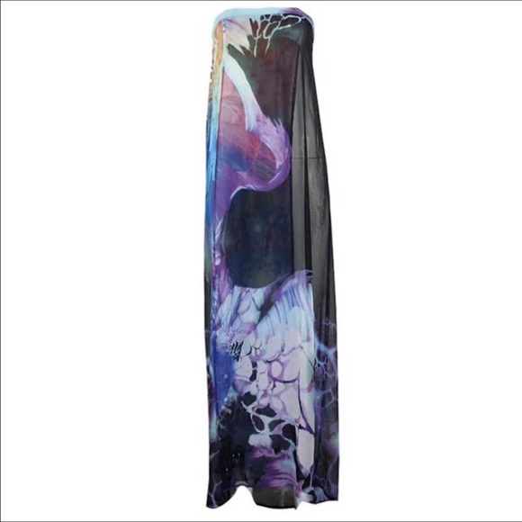 Beautiful swim coverup - Picture 4 of 8