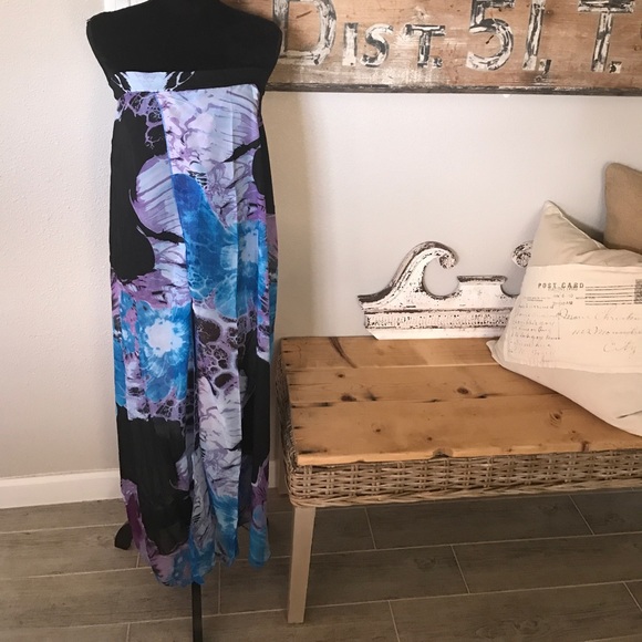 Beautiful swim coverup - Picture 5 of 8