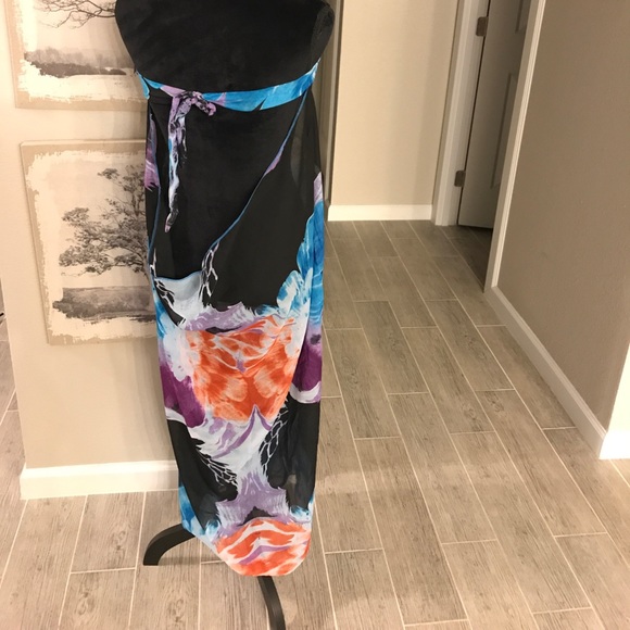 Beautiful swim coverup - Picture 8 of 8