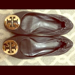 Tory Burch Reva black with gold ware size 7 flats