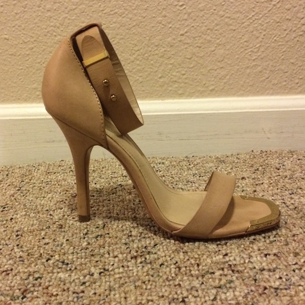 Pour La Victoire Beige Sandals