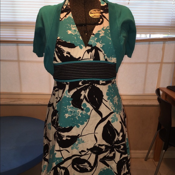 Dresses & Skirts - Tropical print knee length dress