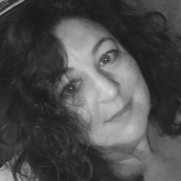 Meet your Posher, Robin - Picture 2 of 2